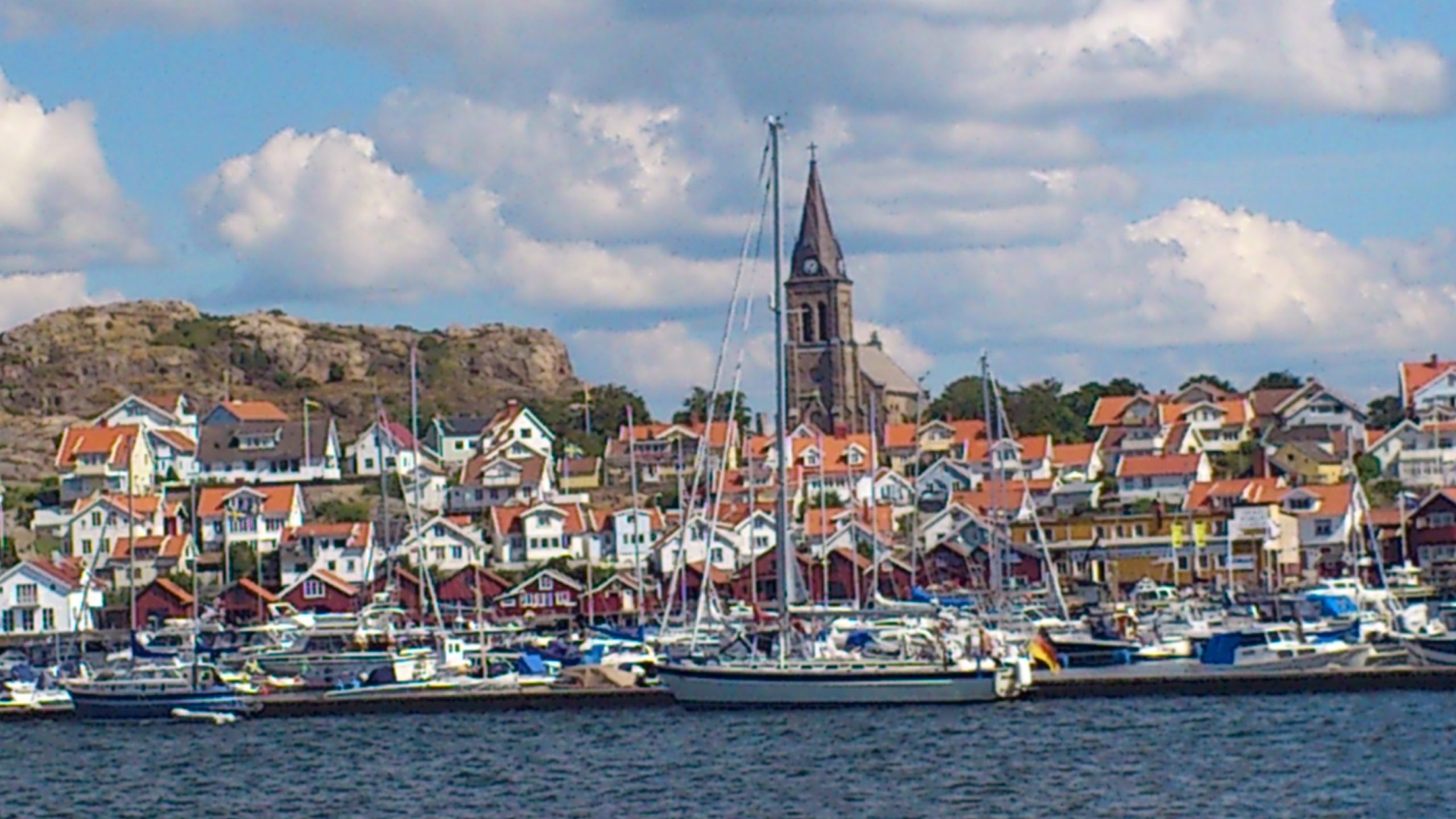 Fjällbacka, Church and guest harbour